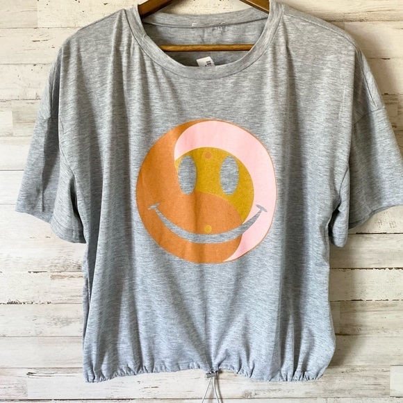 NWT Smiley Yin Yang Tee 1x - Picture 1 of 5